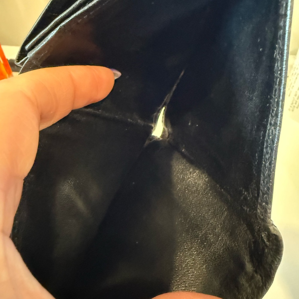 YSL | Men’s Bi-fold Black Textured Wallet - Picture 5 of 7